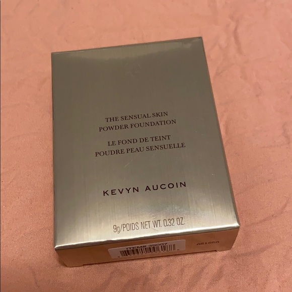 Kevyn Aucoin Powder Foundation - Picture 4 of 5